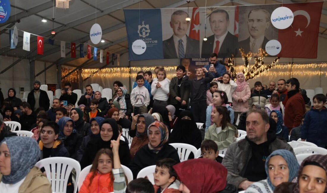 Kocaeli Büyükşehir Belediyesi’nin Gebze Kent Meydanı’nda kurduğu Ramazan Çadırı’nda buluşan