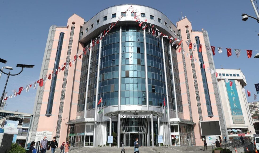 Ramazan Bayramı öncesinde İzmit Belediyesi, esnafa ürünlerini dükkan önünde satışa