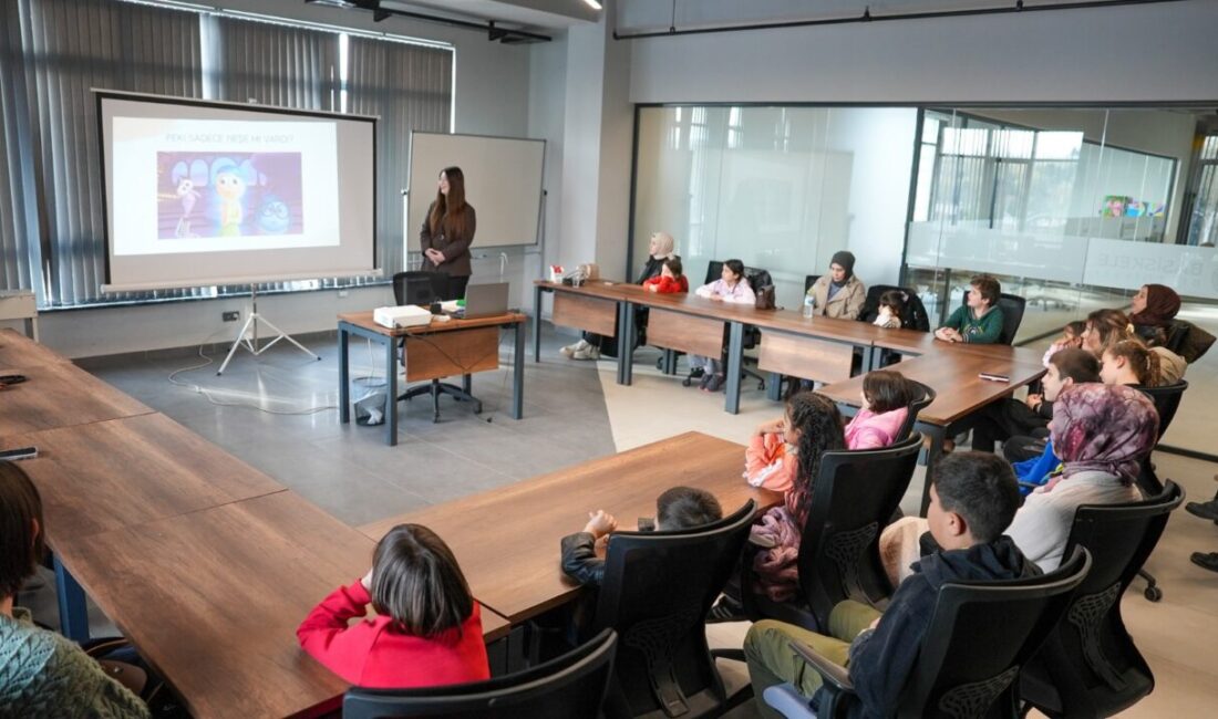 Türkiye Yüzyılı Gençlik Merkezi’nde “Film Temelli Psiko-Eğitim Atölyesi” ile ebeveynler