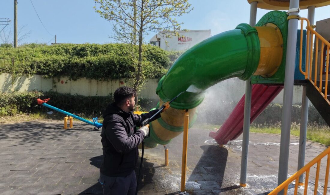 Çayırova Belediyesi Park ve Bahçeler Müdürlüğü’ne bağlı ekipler, ilçedeki parklarda
