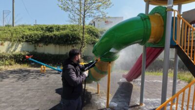 Çayırova Belediyesi Park ve Bahçeler Müdürlüğü’ne bağlı ekipler, ilçedeki parklarda