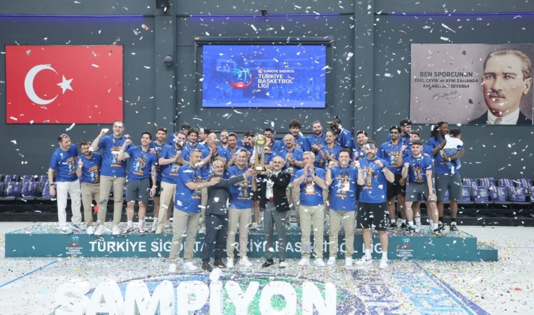 Türkiye Basketbol Ligi 2025-2026 Sezonu’nu şampiyon olarak tamamlayan Çayırova Belediyesi