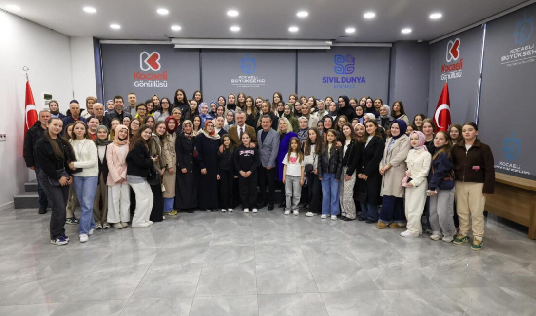 Kocaeli Büyükşehir Belediye Başkanı Tahir Büyükakın, Ramazan ayında bir araya