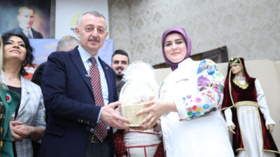 Kocaeli Büyükşehir Belediyesi KO-MEK’in yıl sonu ilçe sergileri, Kartepe ve