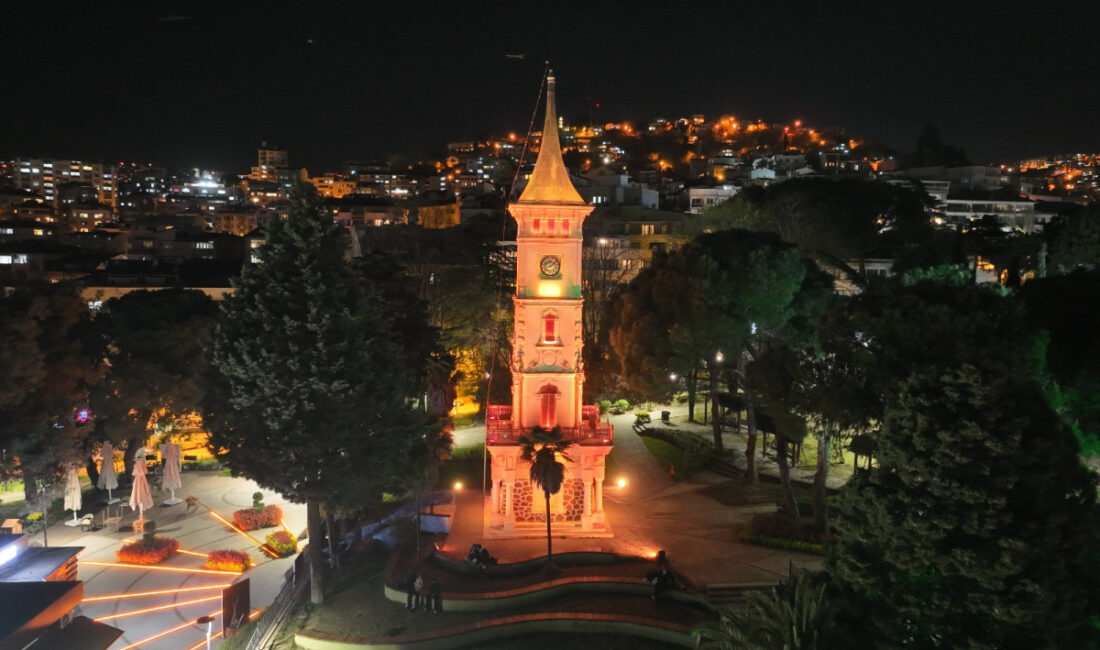 Kocaeli Büyükşehir Belediyesi, İzmit Saat Kulesi’nde yürüttüğü restorasyon çalışmalarının tamamlanmasının