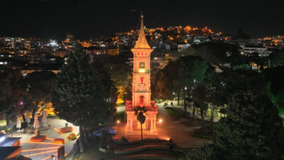 Kocaeli Büyükşehir Belediyesi, İzmit Saat Kulesi’nde yürüttüğü restorasyon çalışmalarının tamamlanmasının