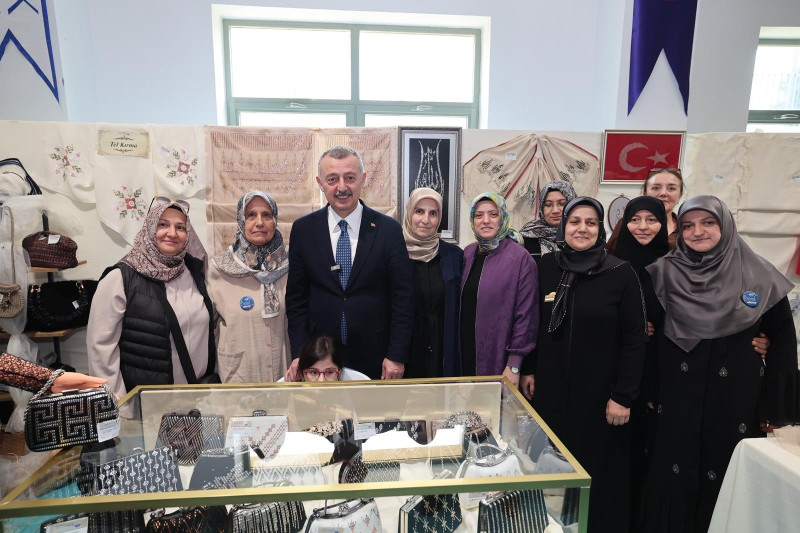 Kocaeli Büyükşehir Belediyesi’nin Halk Üniversitesi KO-MEK, beşinci ilçe sergisini Gebze’de