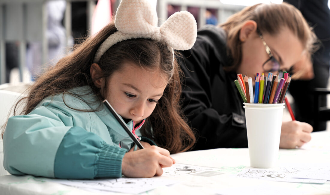 İzmit Milli İrade Meydanı’nda düzenlenen 23 Nisan Çocuk Şenliği “Bi