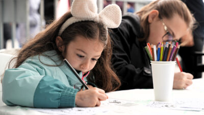 İzmit Milli İrade Meydanı’nda düzenlenen 23 Nisan Çocuk Şenliği “Bi