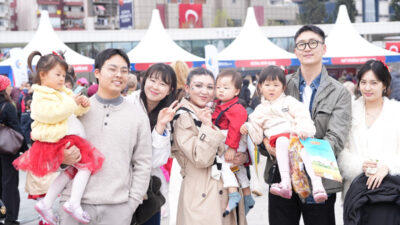 Kocaeli Büyükşehir Belediyesi’nin İzmit Milli İrade Meydanı’nda düzenlediği 23 Nisan