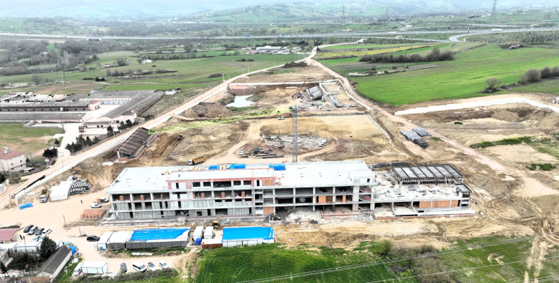 Kocaeli Büyükşehir Belediyesi’nin Körfez Sevindikli’de inşa ettiği dev spor tesisinde