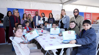 İzmit Milli İrade Meydanı’nda çocuklar için düzenlenen 23 Nisan Çocuk