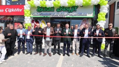 Kocaeli Büyükşehir Belediye Başkanı Tahir Büyükakın, Gölcük’te Selviden Patisserie’nin, Başiskele’de