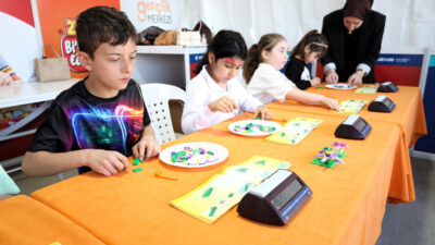 Büyükşehir Belediyesi’nin çocukları buluşturduğu 23 Nisan Şenlikleri tüm hızıyla devam