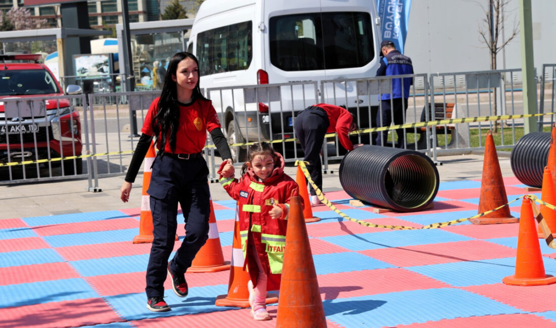 Büyükşehir Belediyesi’nin 23 Nisan Şenliği, çocukların en keyifli anlarına sahne