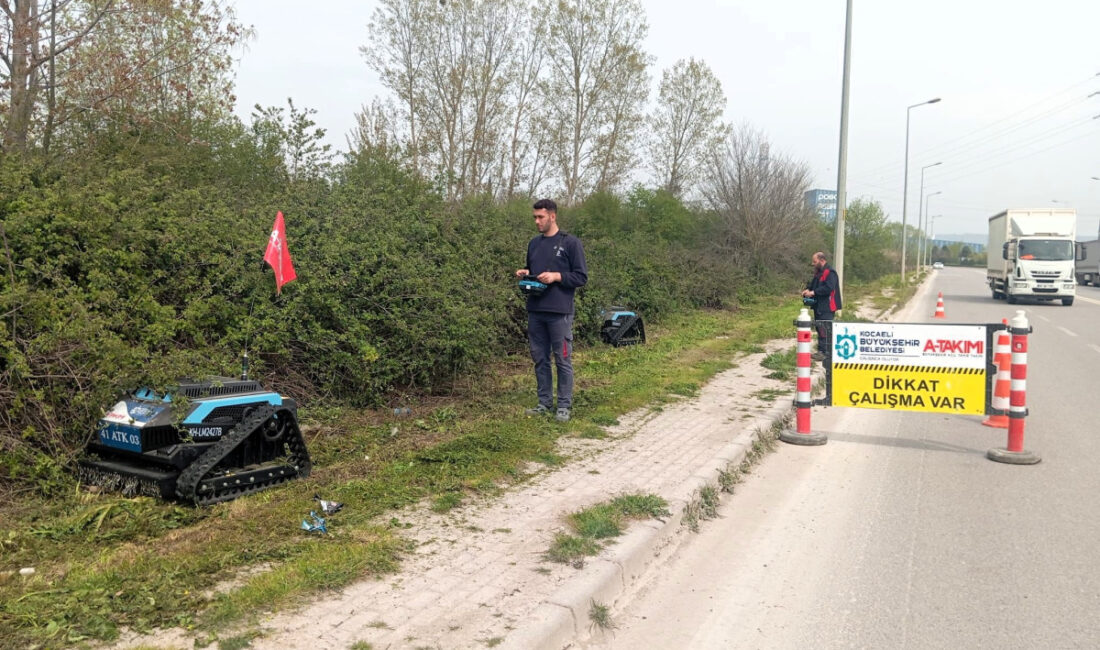 Kocaeli Büyükşehir Belediyesi’nin sahadaki güçlü ekipmanlarından “Çalı Canavarı”, kent genelinde