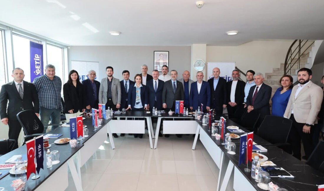 Kocaeli Büyükşehir Belediye Başkanı Tahir Büyükakın ve AK Parti Kocaeli