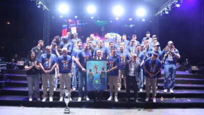 Çayırova Belediyesi Basketbol Takımı’nın şampiyonluk coşkusu tüm şehri sardı. Düzenlenen