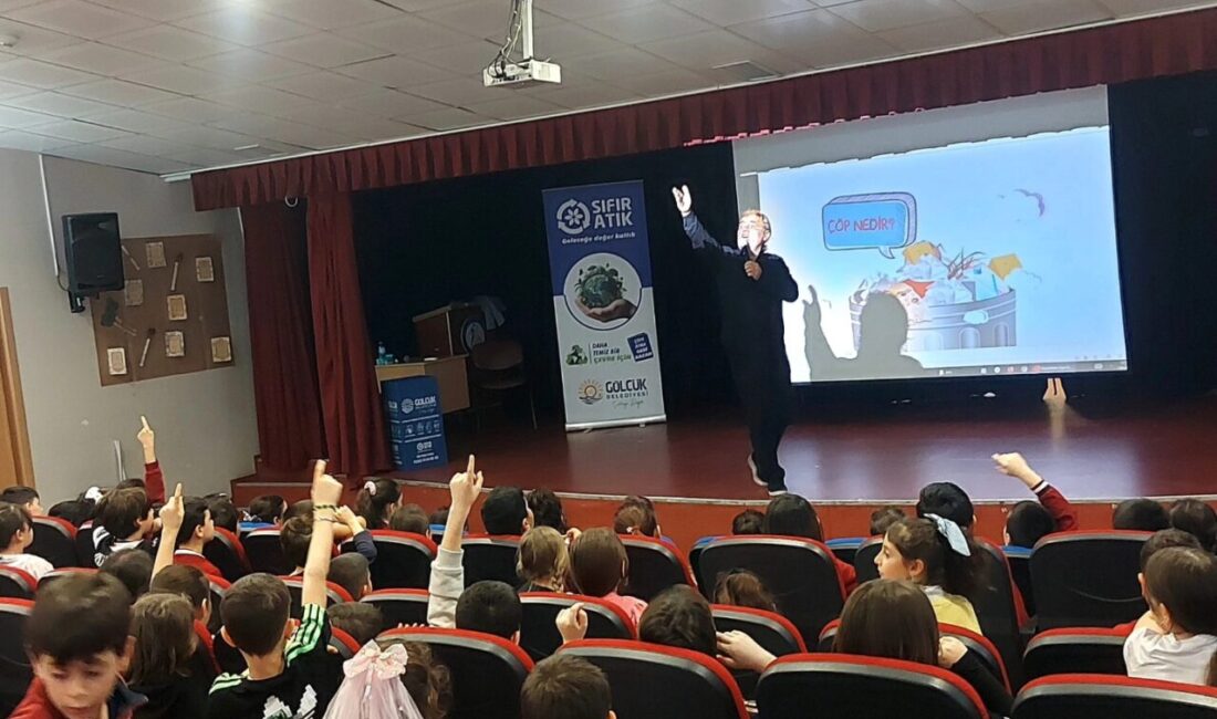Gölcük Belediyesi’nin "Sıfır Atık" seferberliği kapsamında Turgut Özal İlkokulu’nda düzenlediği