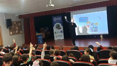 Gölcük Belediyesi’nin "Sıfır Atık" seferberliği kapsamında Turgut Özal İlkokulu’nda düzenlediği