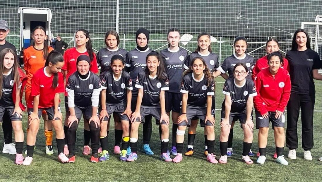 Körfez Gençlerbirliği Kız Futbol takımları ikinci hafta maçlarında rakiplerini yenerek