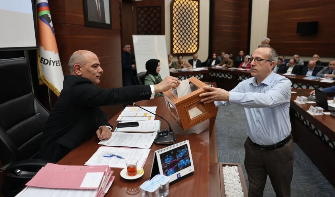 Körfez Belediyesi’nin Nisan Ayı Meclis Toplantısı’nda başkan vekilleri, encümen üyeleri