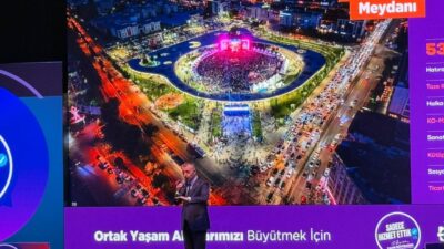 Kocaeli Büyükşehir Belediye Başkanı Tahir Büyükakın, Milli İrade Meydanı ile