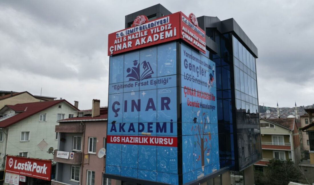 İzmit Belediyesi, “Yıldızlarla Eğitim” projesi kapsamında LGS ve YKS öncesi