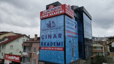 İzmit Belediyesi, “Yıldızlarla Eğitim” projesi kapsamında LGS ve YKS öncesi
