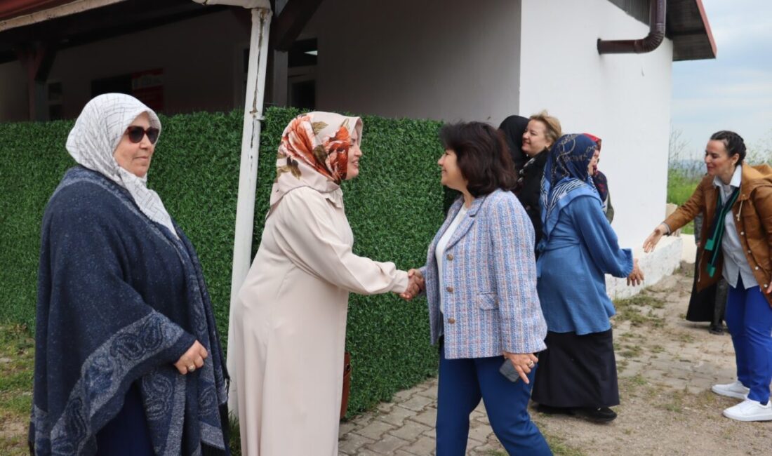 İZMEK’in Çubuklubala Kurs Merkezi’nde eğitim alan kursiyerler, mahallelerine kazandırılan bu