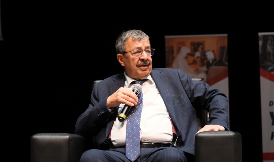 Hayati İnanç, Gebze Teknik Üniversitesi'nde "İçimizdeki Şiir" söyleşisiyle edebiyatseverlerle buluştu.