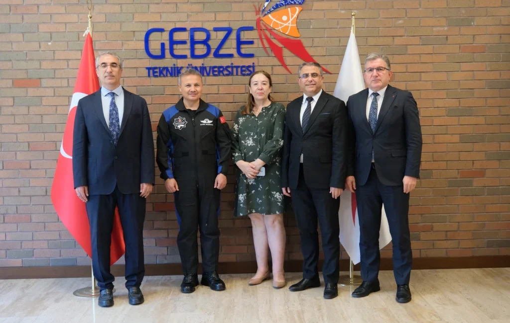 Gebze Teknik Üniversitesi'ne konuk olan ilk Türk astronot Alper Gezeravcı,