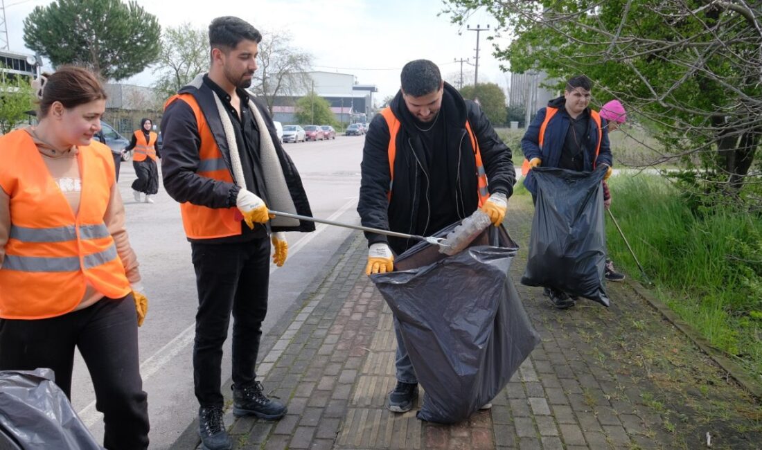 Kocaeli Sağlık ve Teknoloji Üniversitesi (KOSTÜ) öğrencileri, “Topluma Hizmet” dersi
