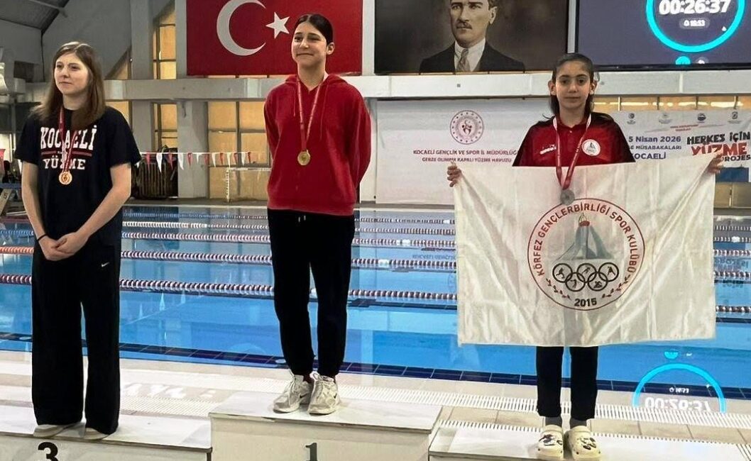 Körfezli genç yüzücüler Zehra Temel ve Poyraz Kaan Kaya birinci