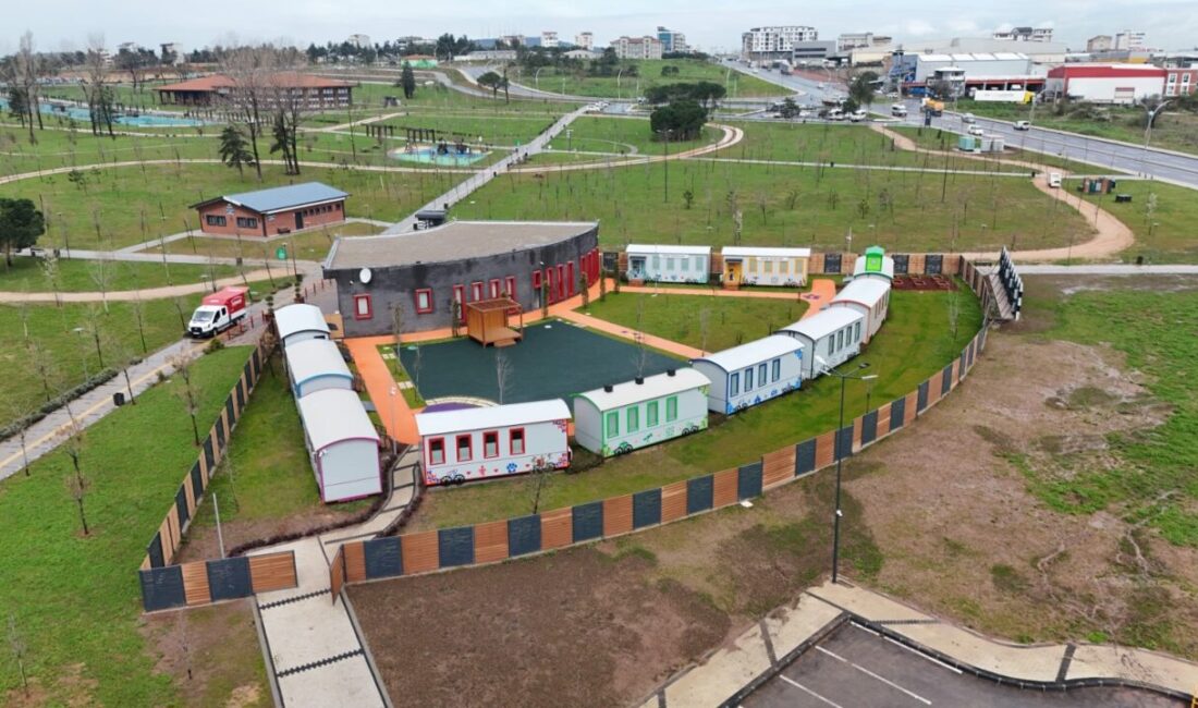 Çocukların güvenli ve eğitici bir ortamda eğlenerek vakit geçirdiği “Lokomotif