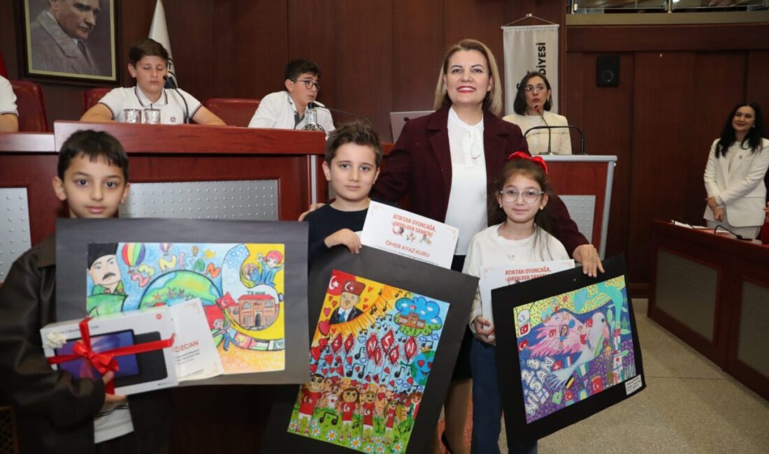 İzmit Belediyesinin 23 Nisan kapsamında düzenlediği yarışmalarda dereceye giren çocuklar,