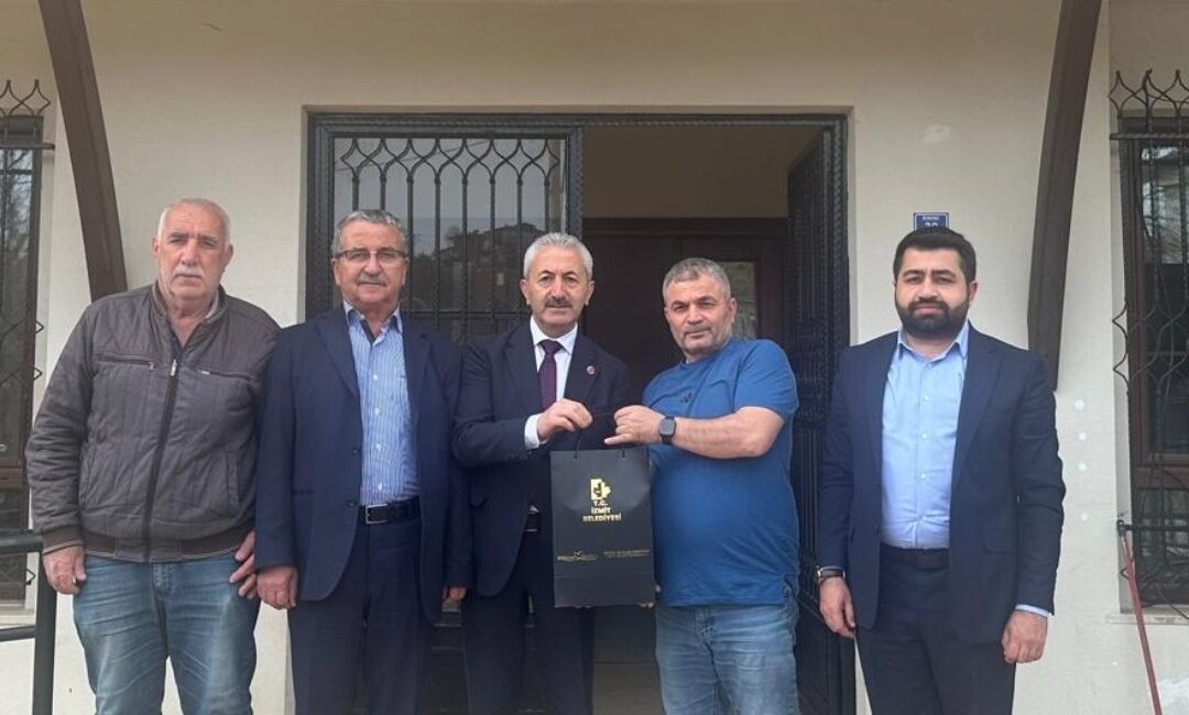 İzmit Belediyesi heyeti, Çubuklu Osmaniye Mahalle Muhtarı Nurettin Güneş ile