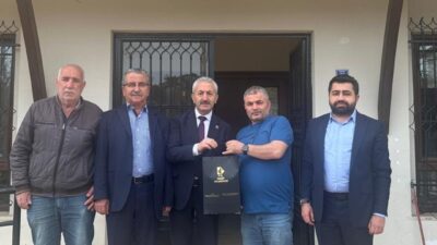 İzmit Belediyesi heyeti, Çubuklu Osmaniye Mahalle Muhtarı Nurettin Güneş ile