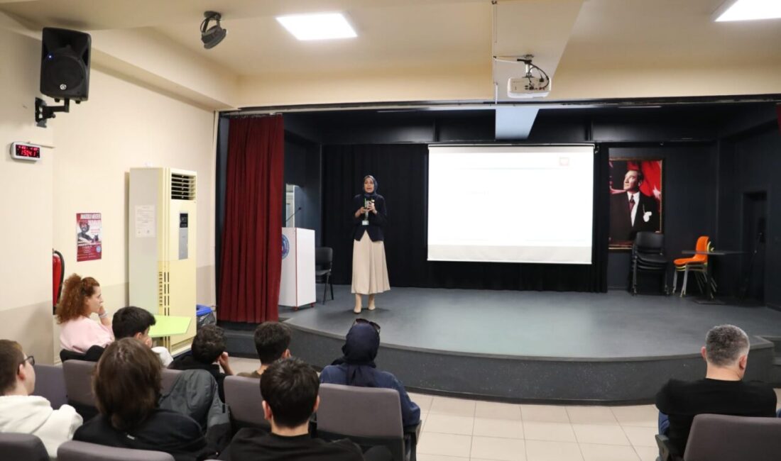 İzmit Belediyesi Diyetisyeni Hilal Katırağ Demir, Muammer Dereli Fen Lisesi