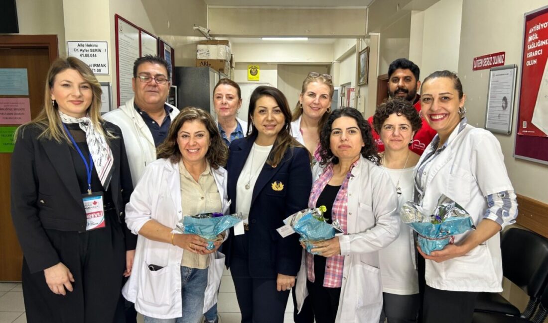 İzmit Belediyesi, Ebeler Haftası’nda 162 ebeyi görev başında ziyaret ederek