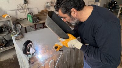 Kartepe Belediyesi, ilçe genelinde hizmet veren çöp konteynerlerinin bakım, onarım