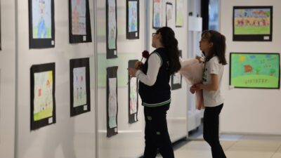 “Kartepe’nin Çocukları” temalı resim sergisi, gerçekleştirilen törenle Kartepe Sanat Evi’nde