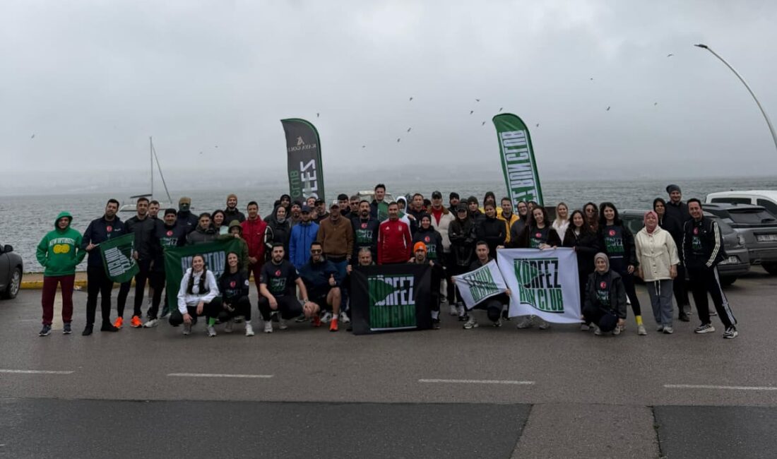 Kocaeli Run Club’ın Harikalar Sahili’nde düzenlediği etkinlikte yüzlerce kişi spor,