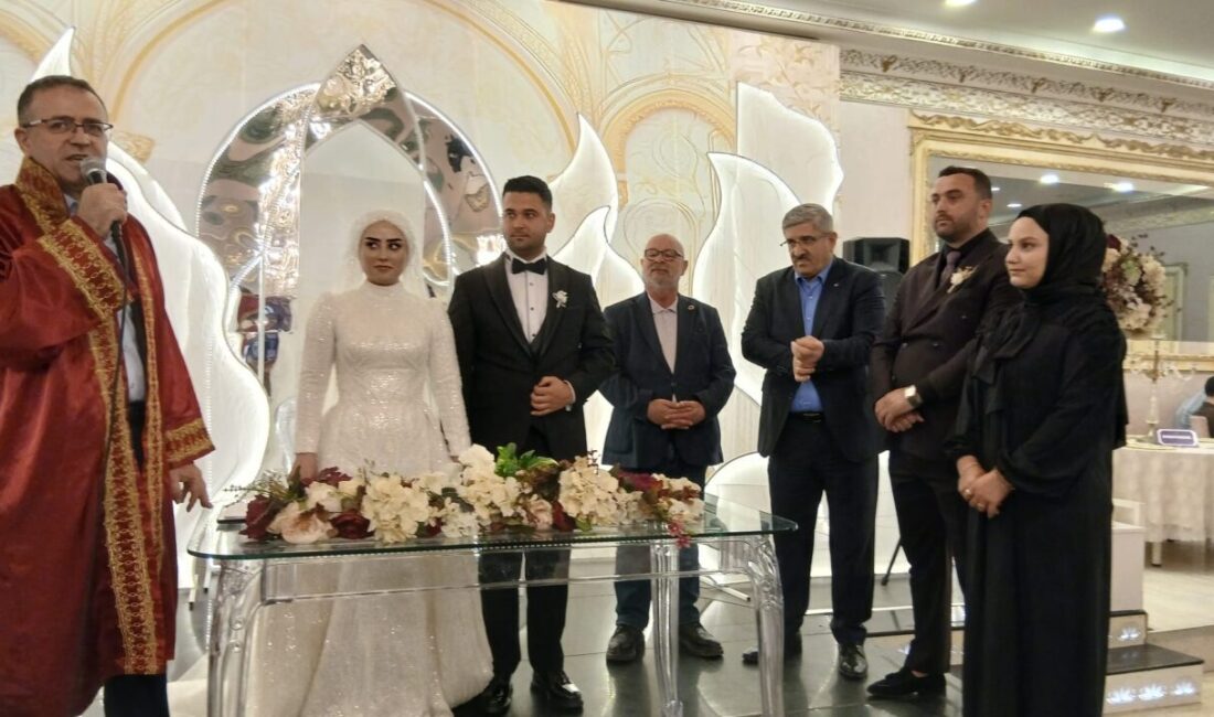 Derince ve Kocaeli siyasetinin tanınan isimlerinden Hanefi Şimşek, oğlu Furkan’ın