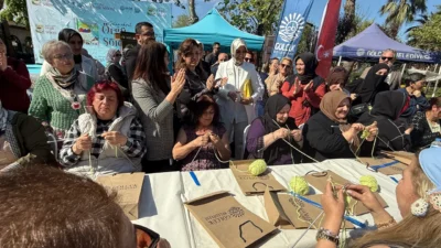 Gölcük Belediyesi tarafından düzenlenen “2. Geleneksel Örgü Şöleni”, Değirmendere Çınarlık