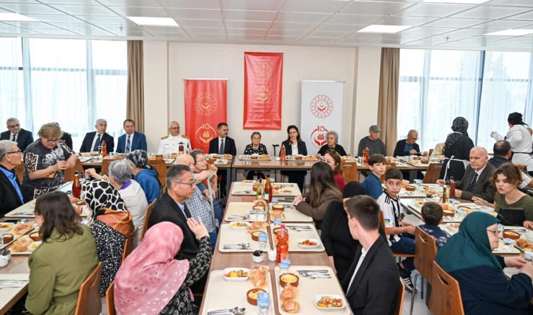 Vali lhami Aktaş ve eşi Songül Aktaş, Kurban Bayramı dolayısıyla