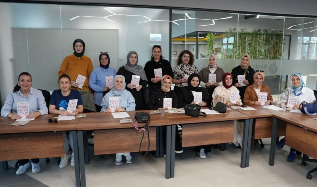Başiskele Belediyesi Türkiye Yüzyılı Gençlik Merkezi’nde
düzenlenen Bibliyoterapi Okumaları programının üçüncü
oturumu