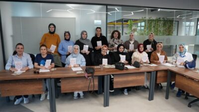 Başiskele Belediyesi Türkiye Yüzyılı Gençlik Merkezi’nde
düzenlenen Bibliyoterapi Okumaları programının üçüncü
oturumu