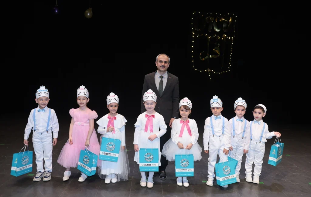 Çayırova Belediyesi Çocuk Kulüpleri’nde eğitim alan Çayırovalı minikler, Kur’an-ı Kerim’e