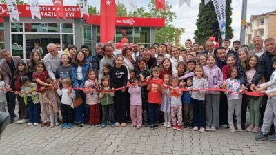 Robotik Kodlama ve Yazılım Evi’nin açılışında konuşan İzmit Belediye Başkanı